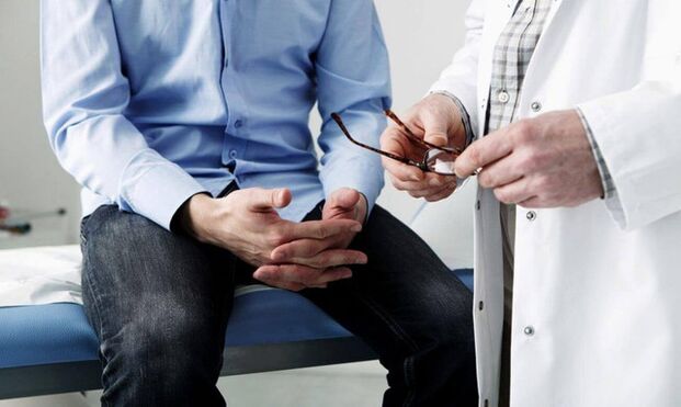 Muškarac kod ljekara sa simptomima prostatitisa
